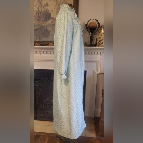 Quilted Robe / Costume - Picture 2 of 6